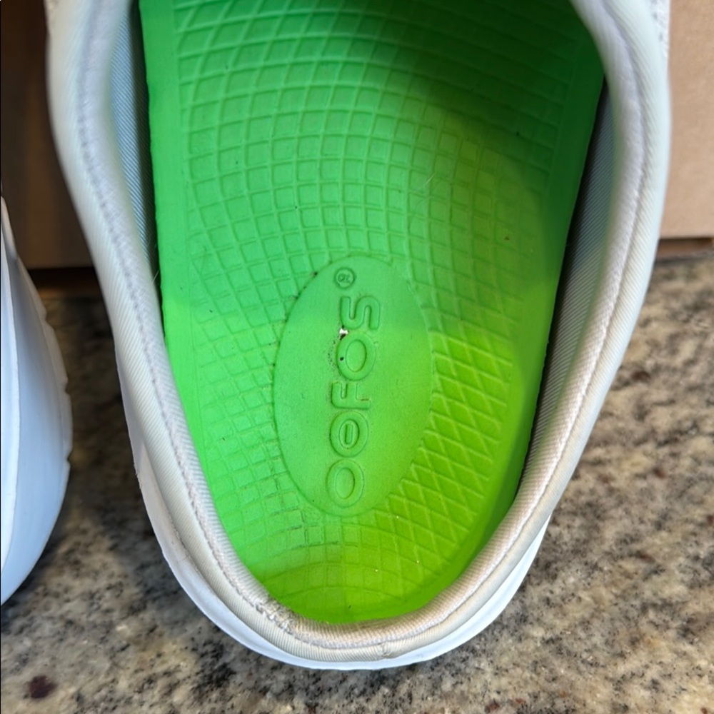 OOFOS SIZE 5 - Picture 6 of 11